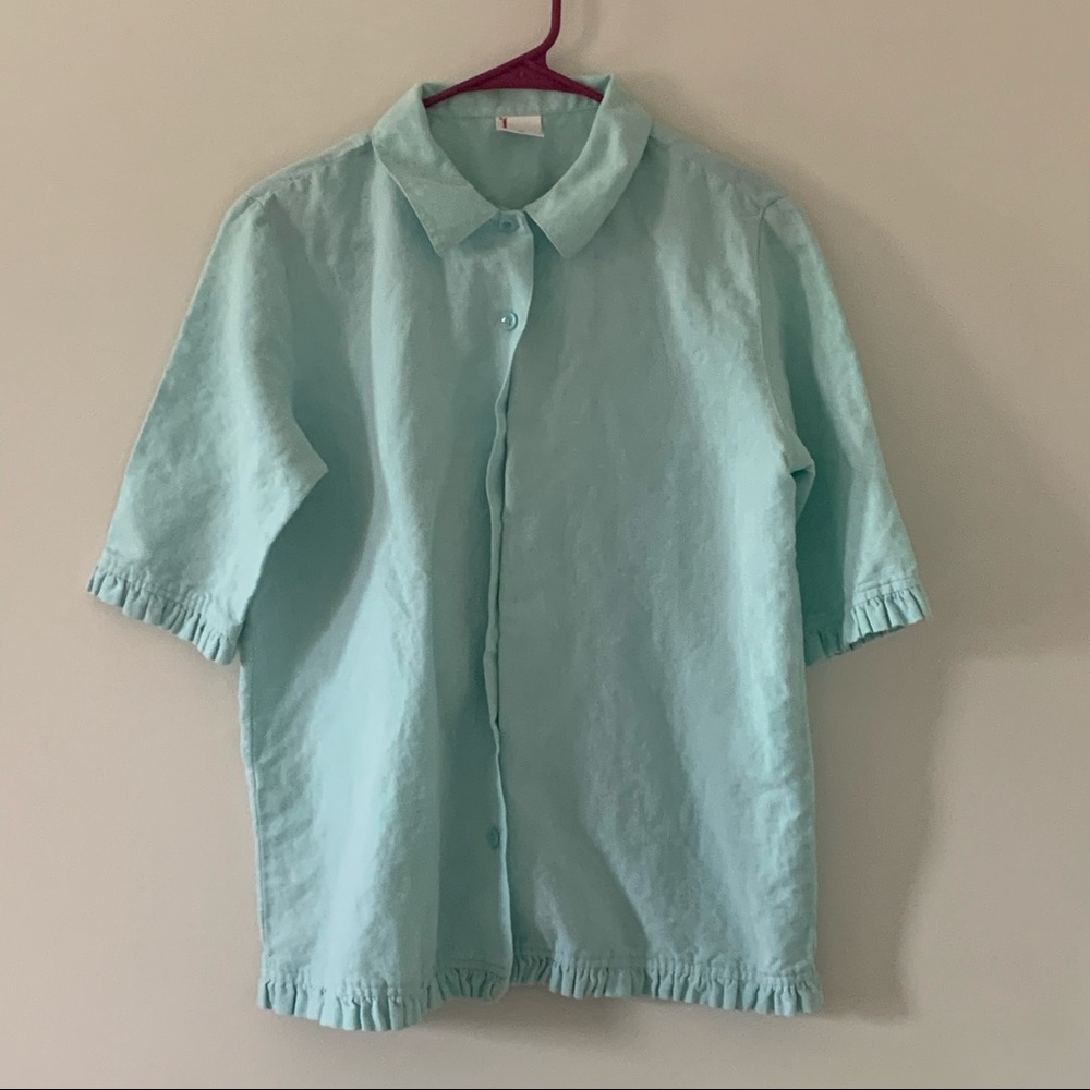 Child’s top.